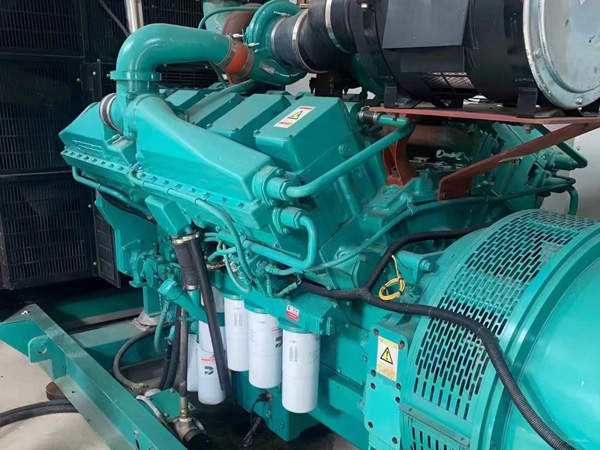 师宗更换100kW柴油发电机组机油时，需要注意哪些事项？