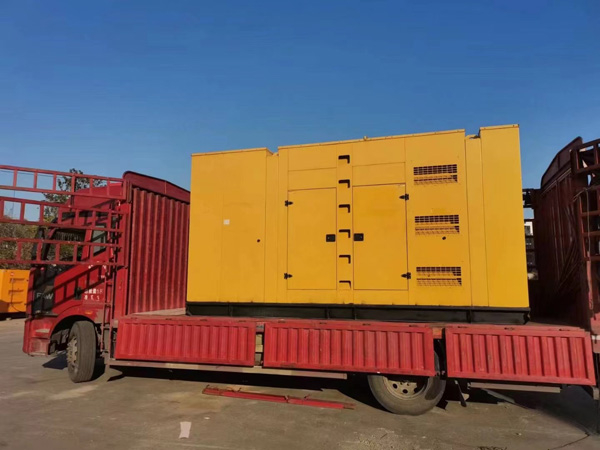 师宗柴油发电机组的电瓶长期未使用，应该如何充电？