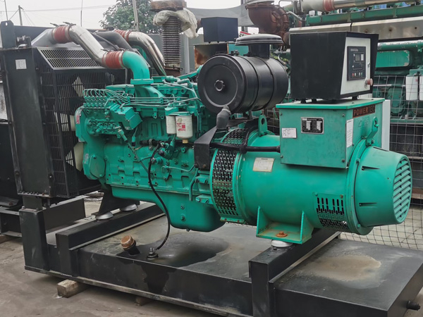 师宗冬季低温环境下，500KW发电机组启动电瓶的容量需求具体会增加多少？